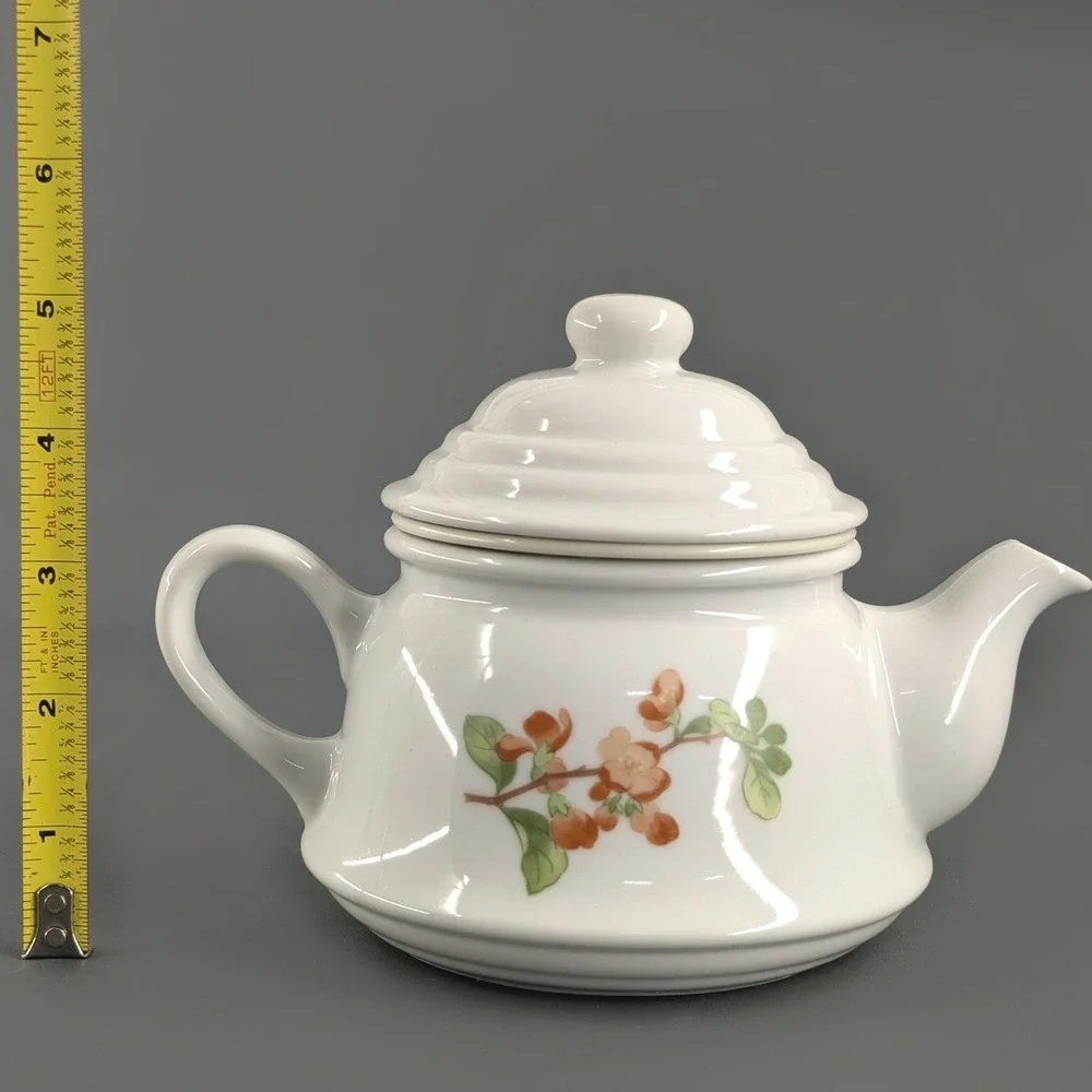 Toscany Collection Japan Camomile Floral Ceramic Teapot with Infuser White